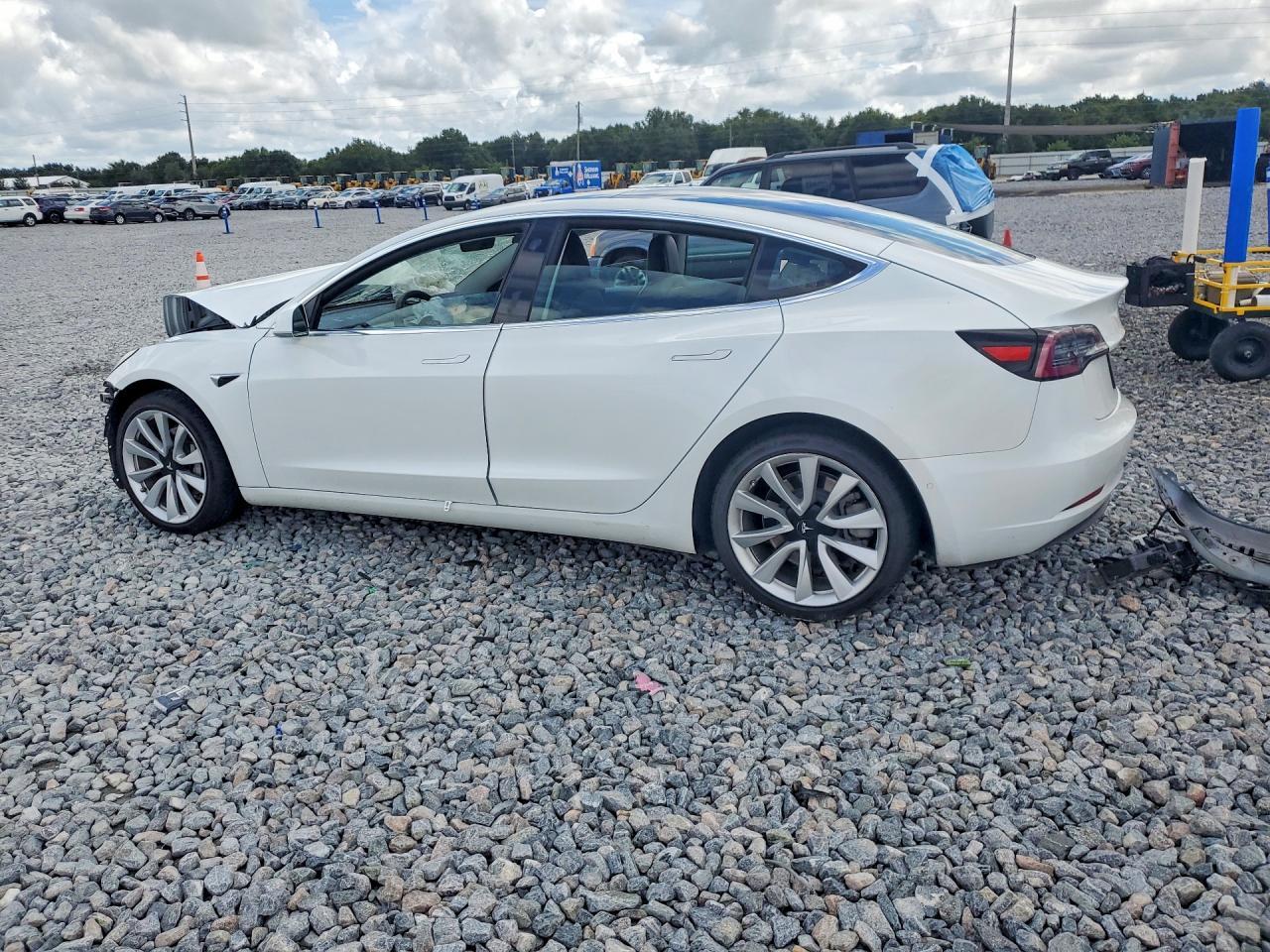 2020 Tesla Model 3 - Фото 2