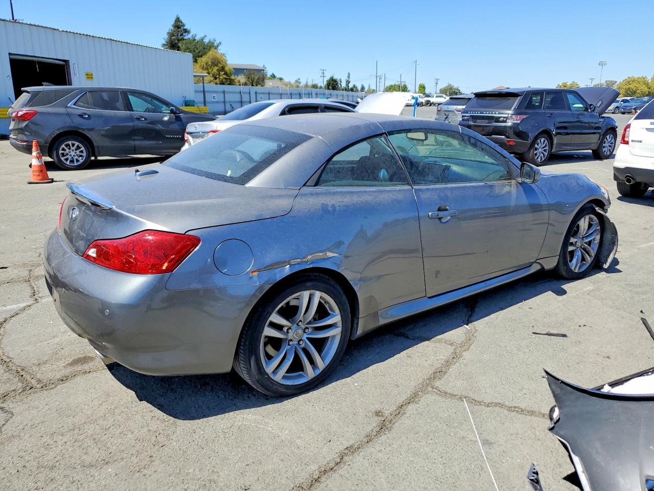 2010 Infiniti G37 Convertible Base - Фото 3