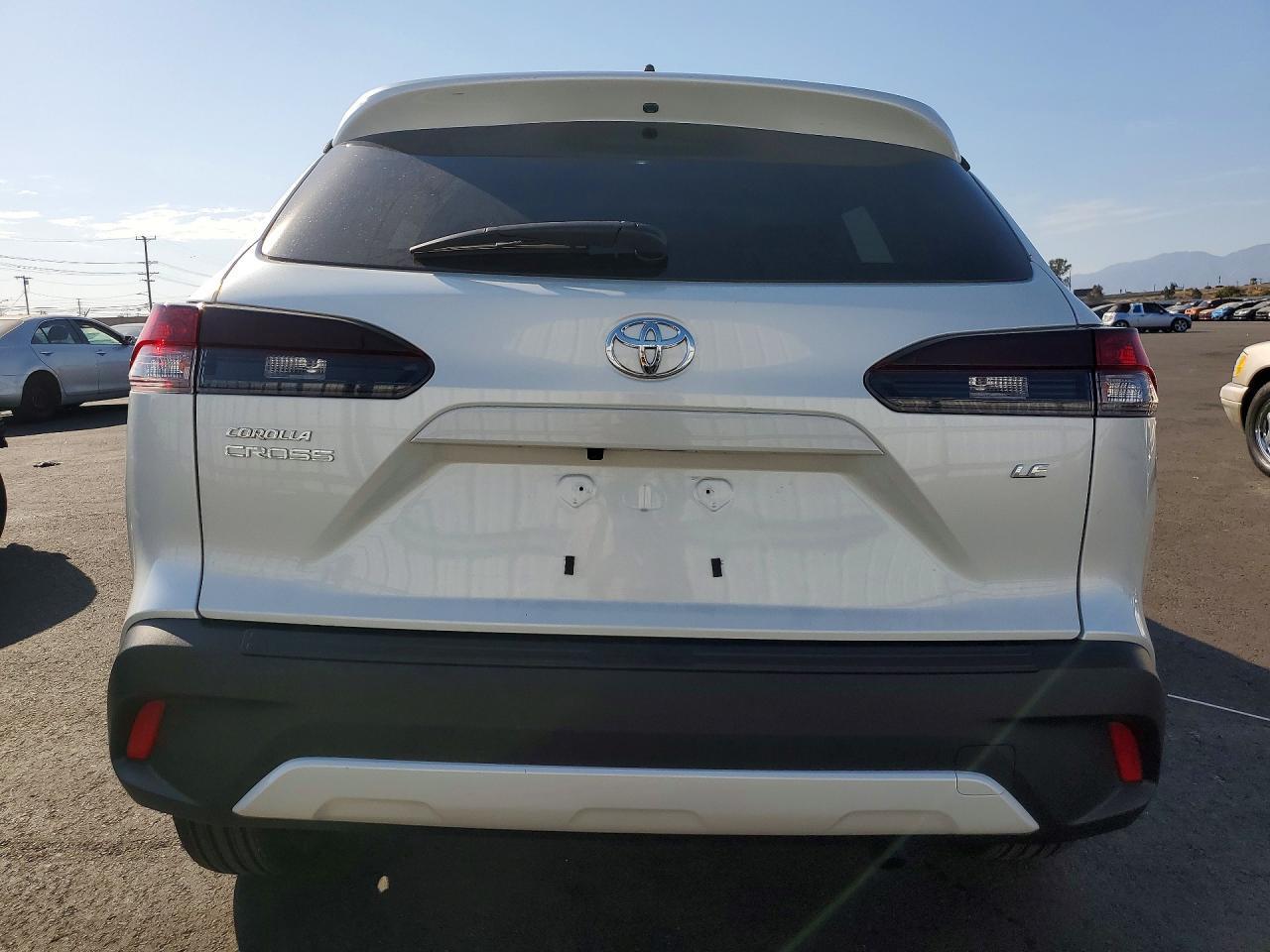 2026 Toyota Corolla Cross Le - Image 6