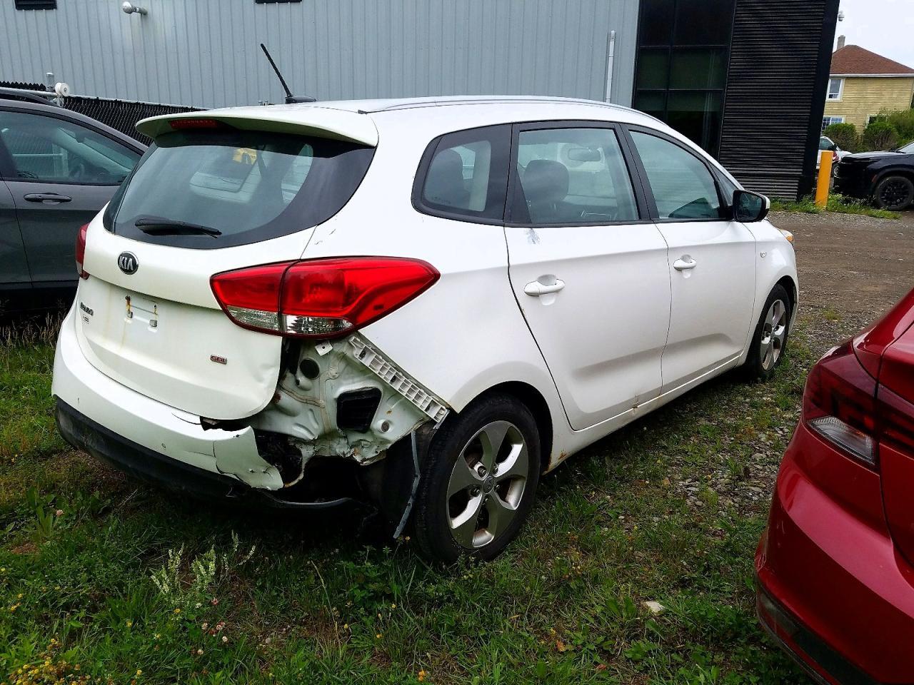 2015 Kia Rondo - Image 3
