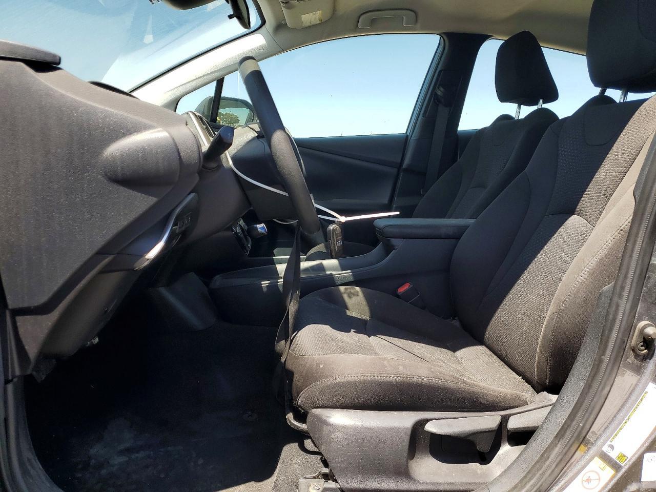 2021 Toyota Prius Le - Фото 7