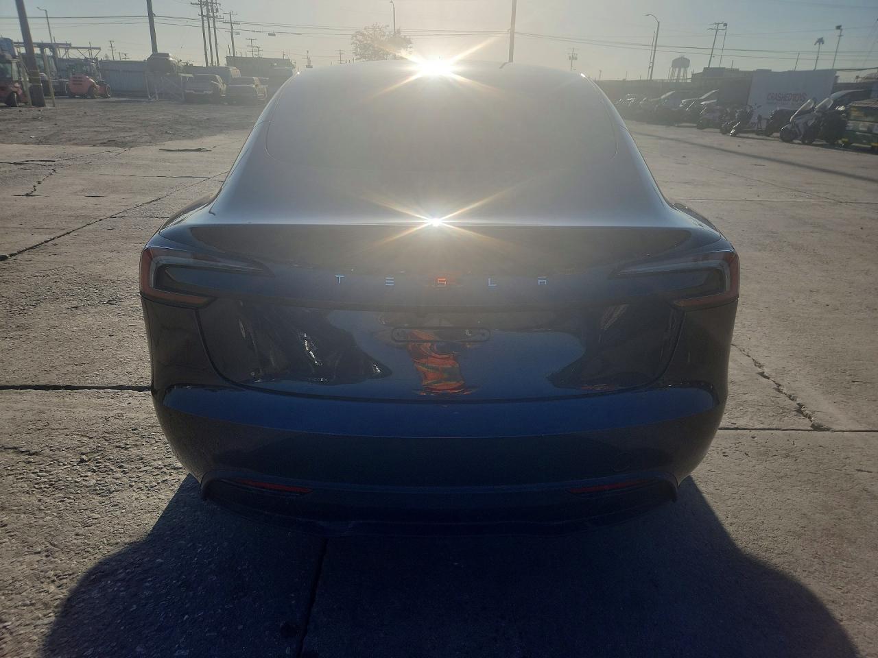 2025 Tesla Model 3 - Фото 6