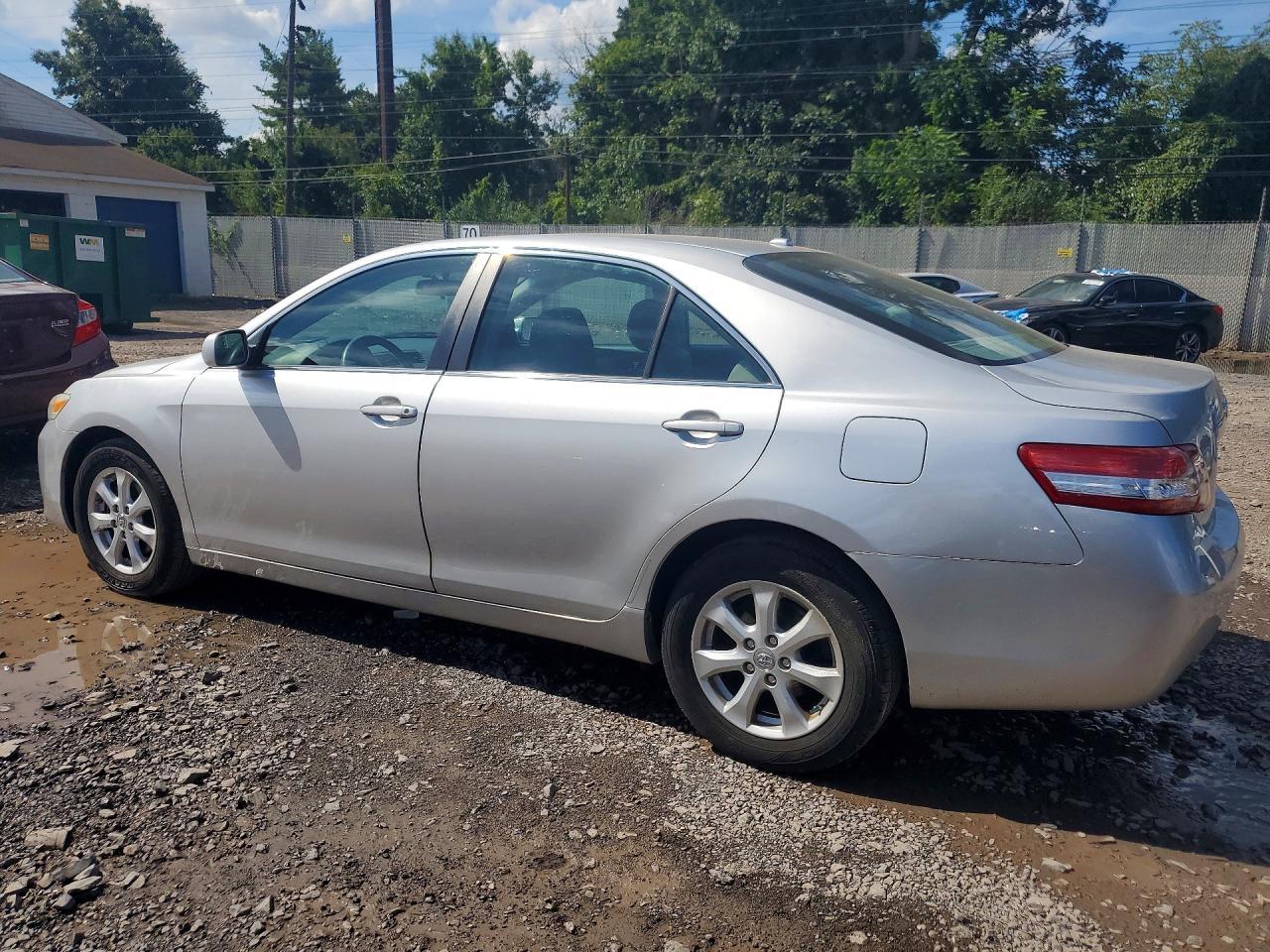 2011 Toyota Camry Le - Image 2