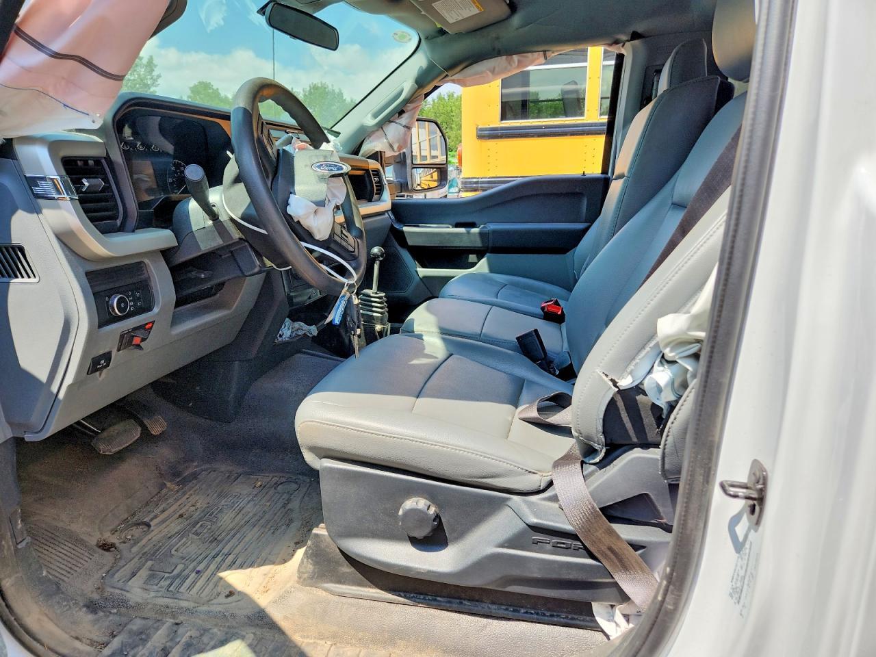 2026 Ford F450 Super Duty Dump Truck - Фото 7