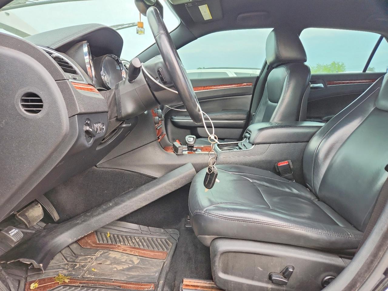 2014 Chrysler 300 - Image 7