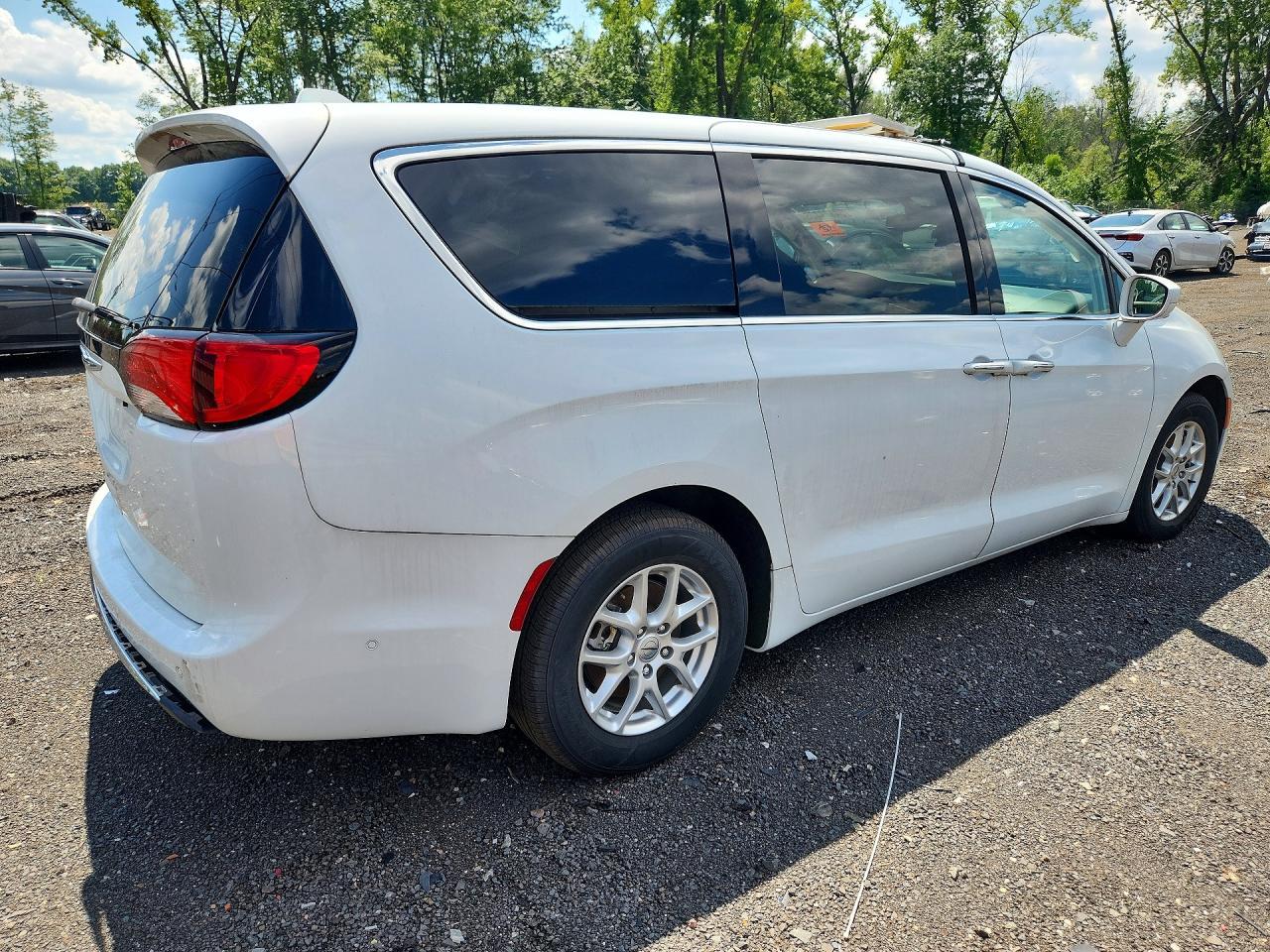 2020 Chrysler Pacifica Touring - Фото 3
