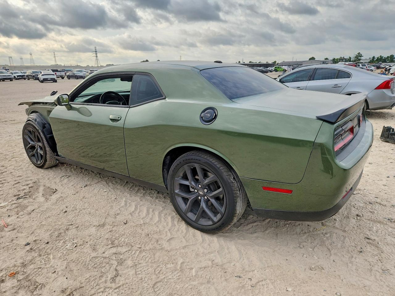 2022 Dodge Challenger Sxt - Фото 2