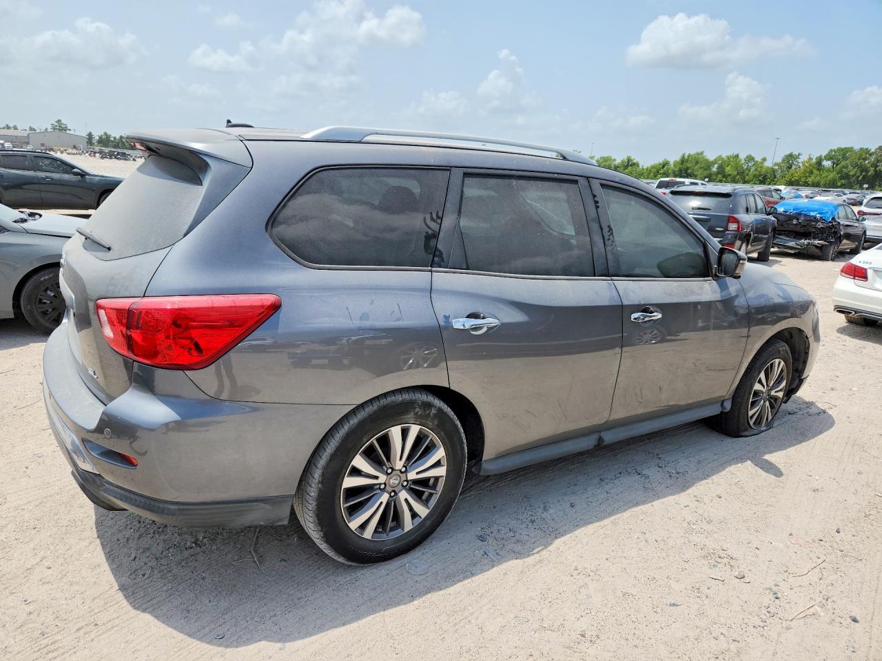 2017 Nissan Pathfinder Sl - Image 3