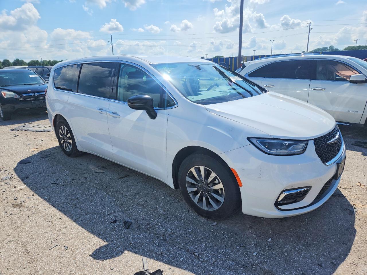 2024 Chrysler Pacifica Hybrid Select - Фото 4