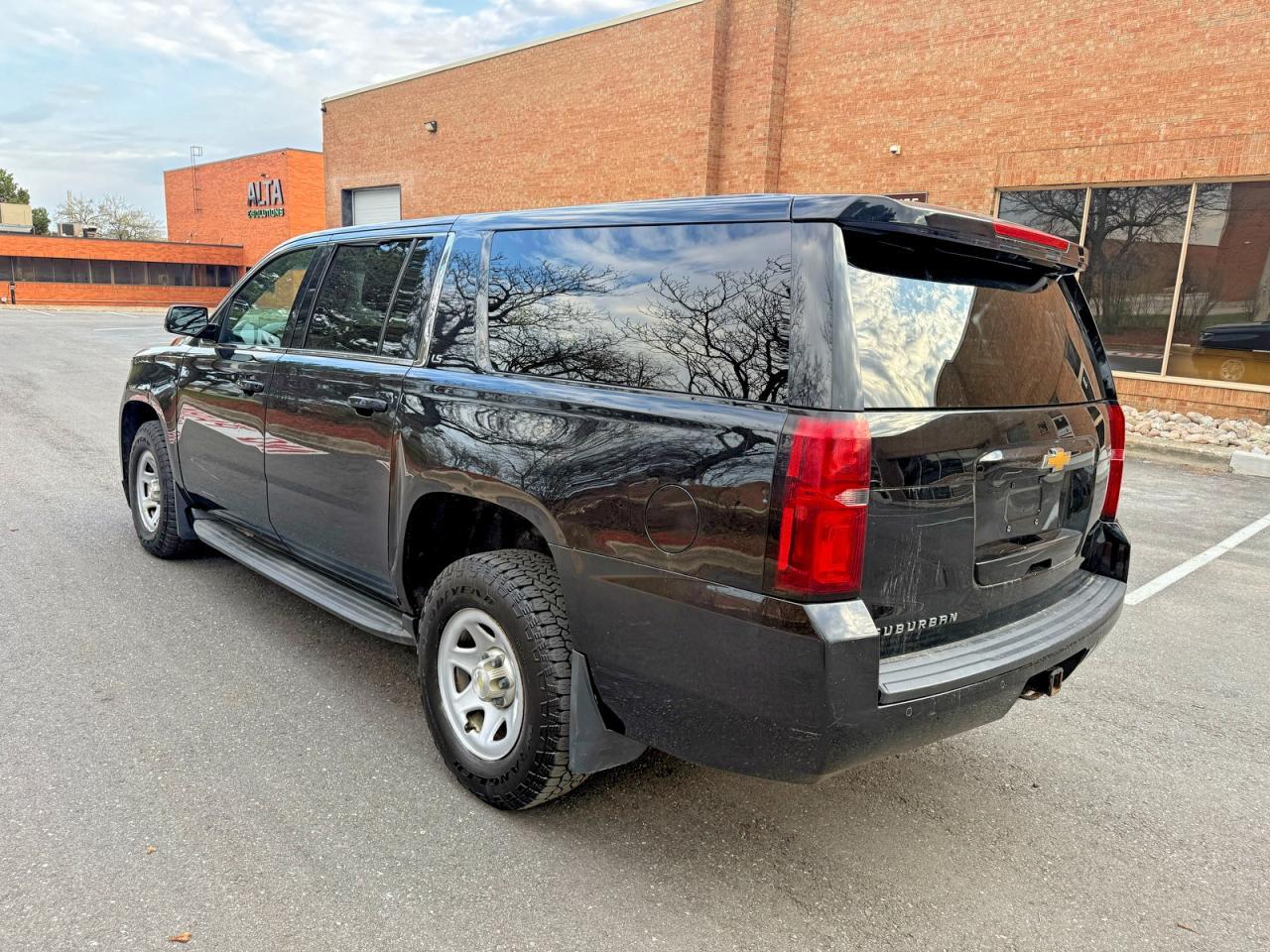 2015 Chevrolet Suburban K1500 - Фото 3