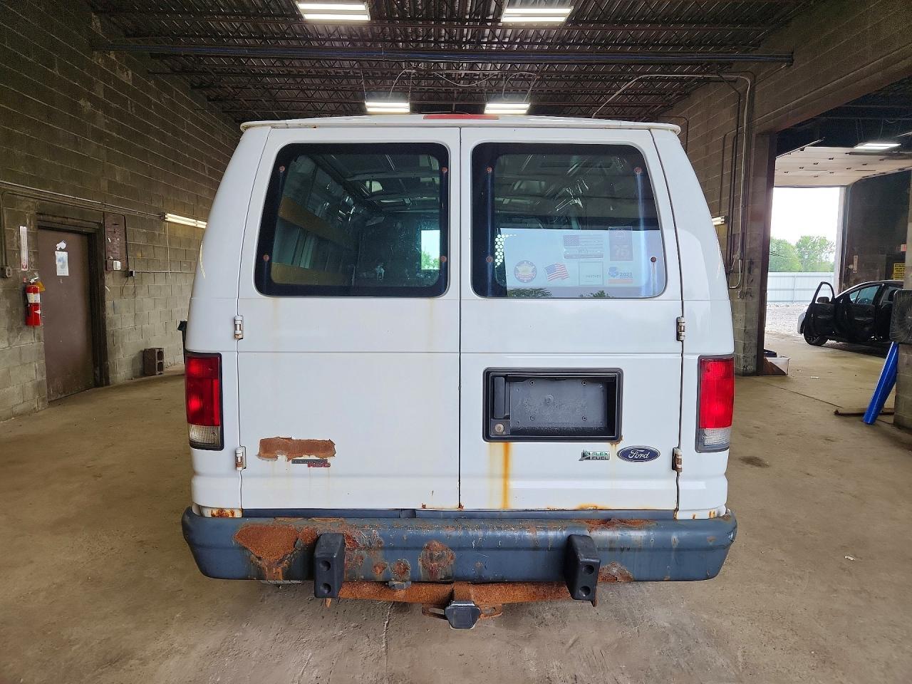 2014 Ford Econoline E250 Van - Фото 6