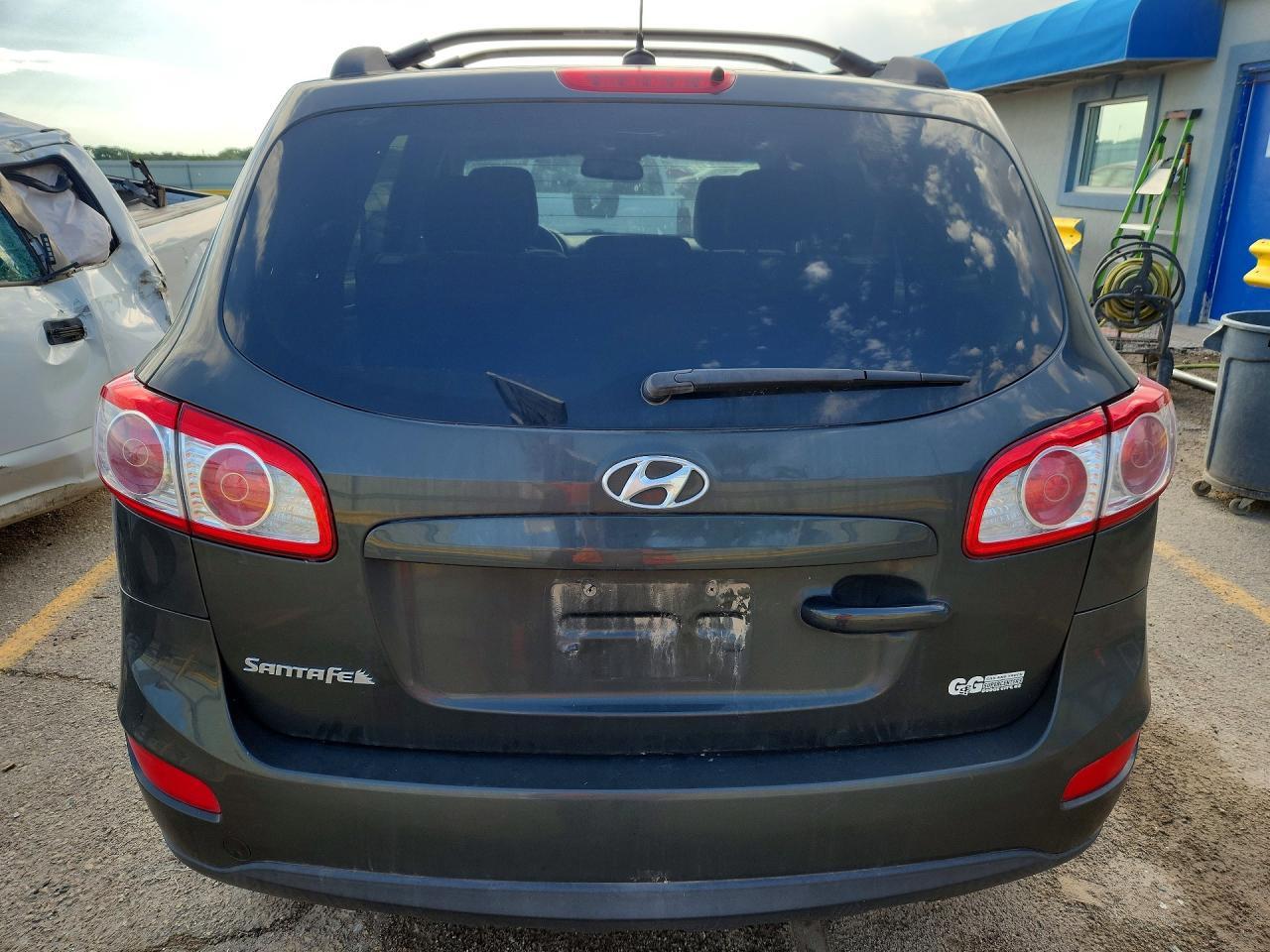 2012 Hyundai Santa Fe Gls - Image 6