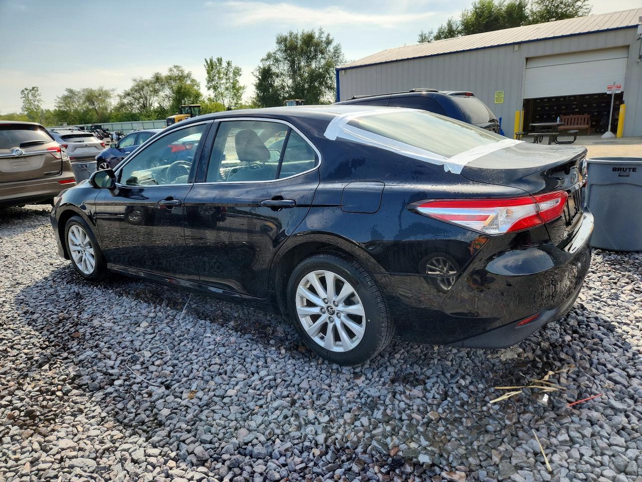 2018 Toyota Camry Le - Фото 2