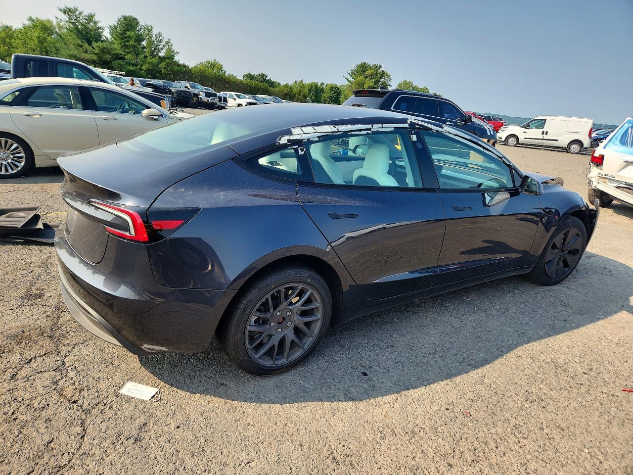 2025 Tesla Model 3 - Image 3