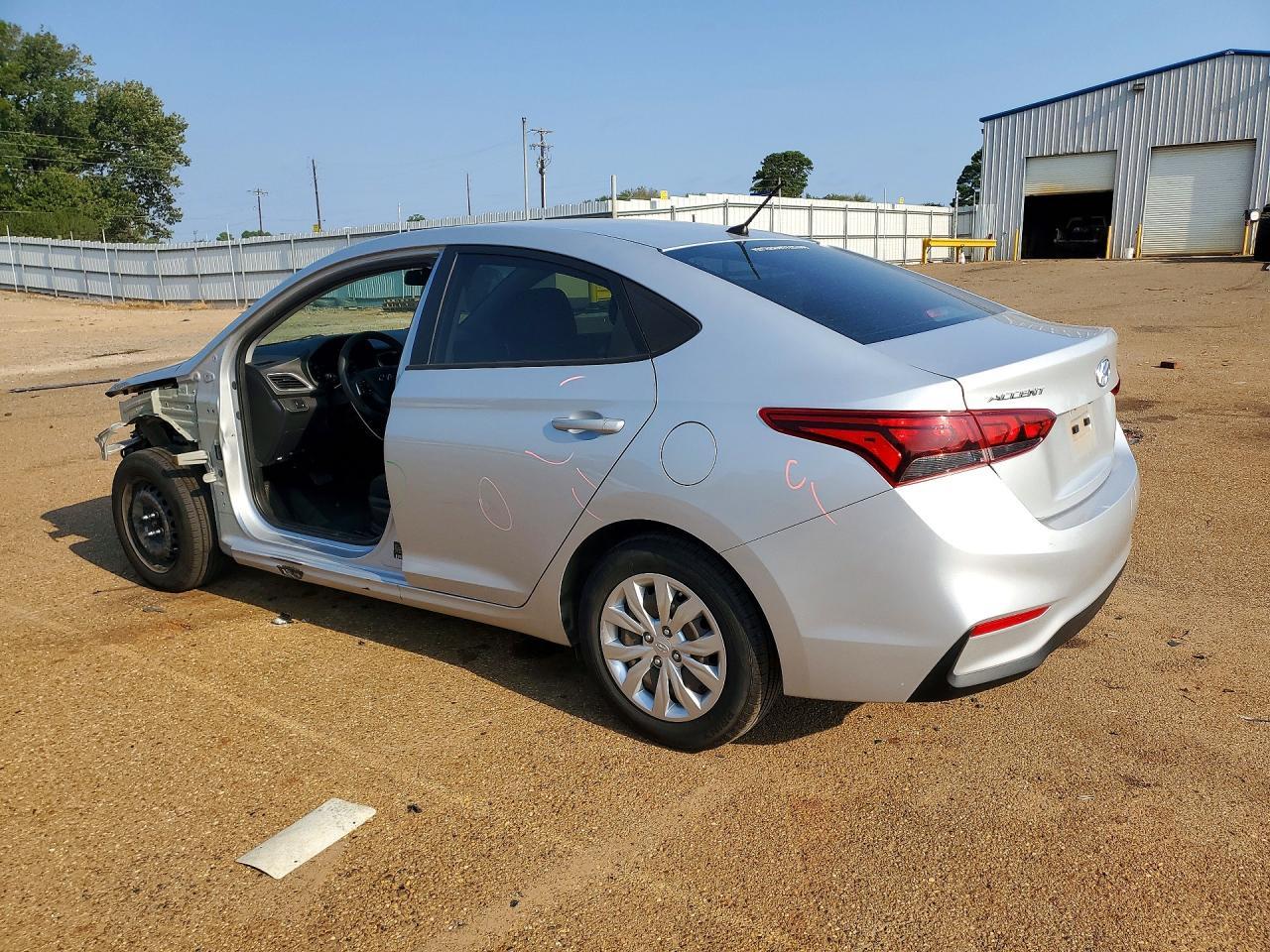 2021 Hyundai Accent Se - Фото 2