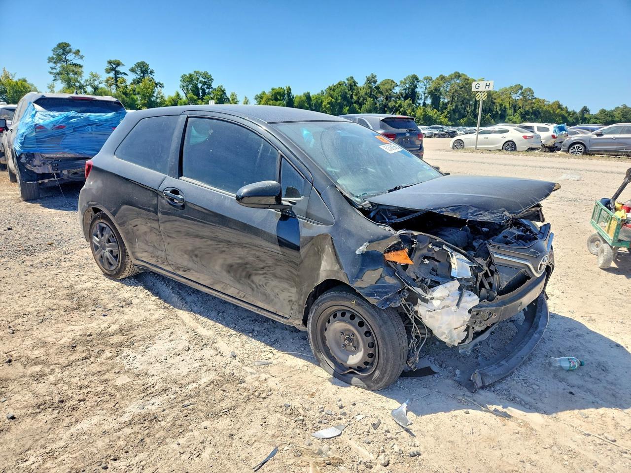 2015 Toyota Yaris 3-Door L - Фото 4