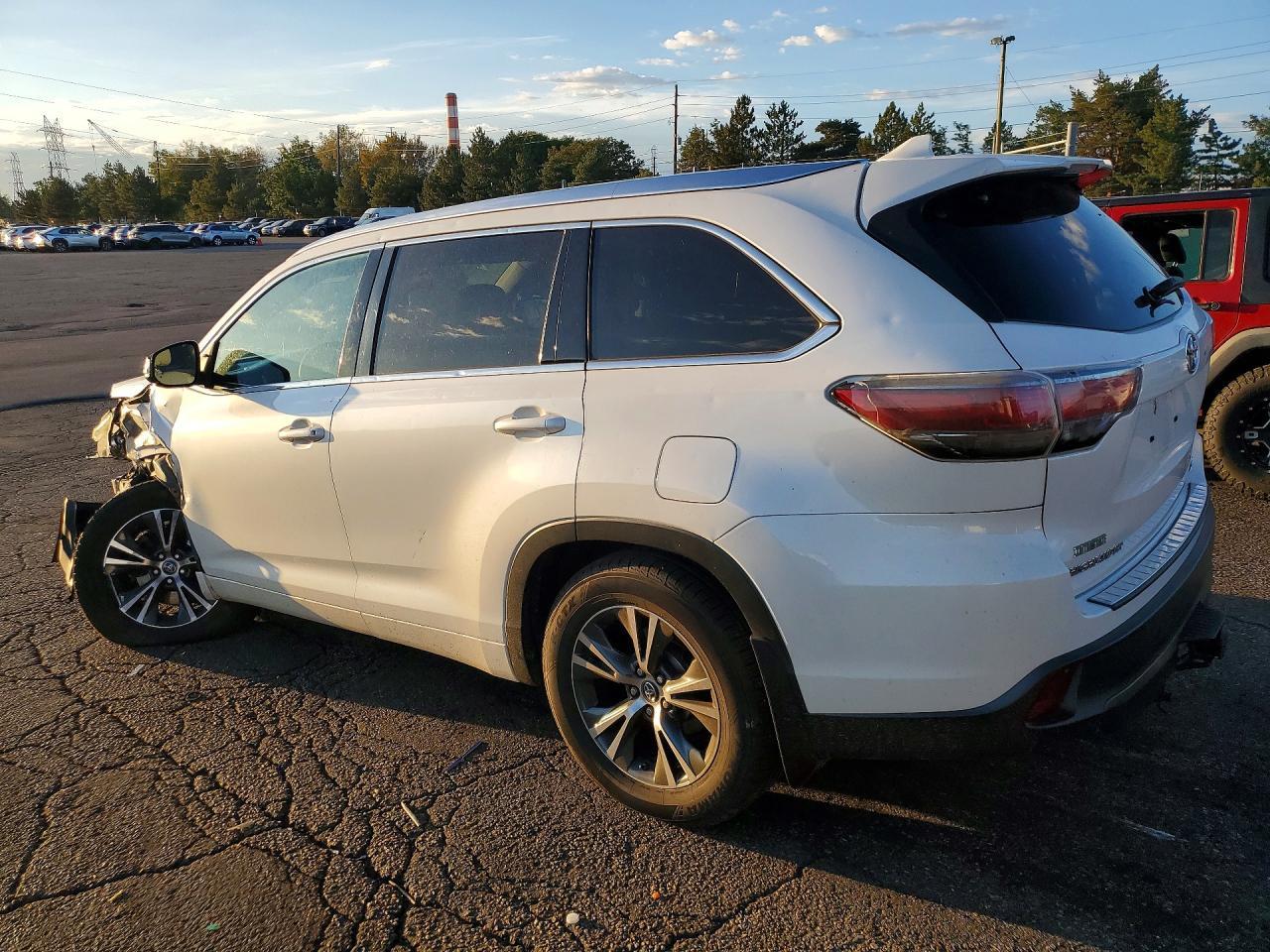 2016 Toyota Highlander Xle - Image 2