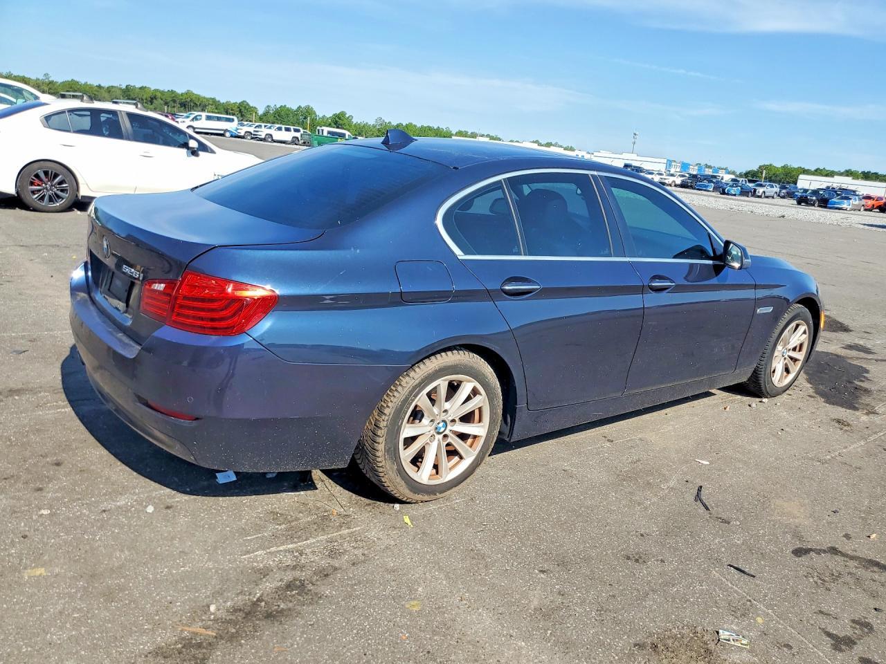 2016 BMW 528 I - Фото 3