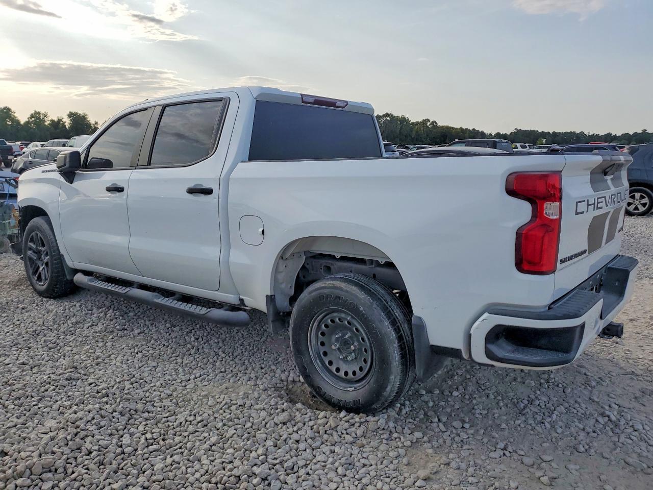 2022 Chevrolet Silverado Ltd C1500 Custom - Фото 2