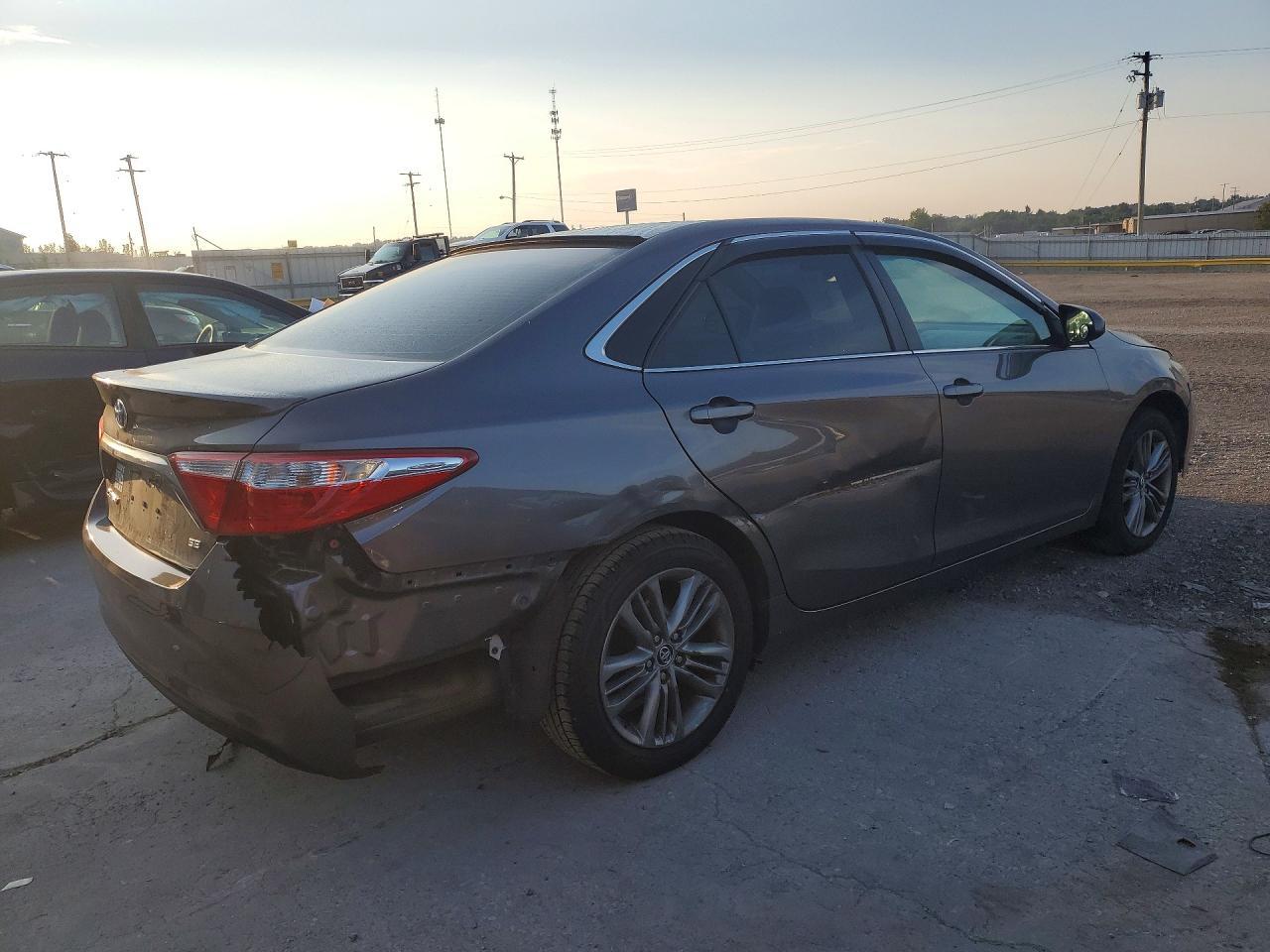 2016 Toyota Camry Se - Image 3