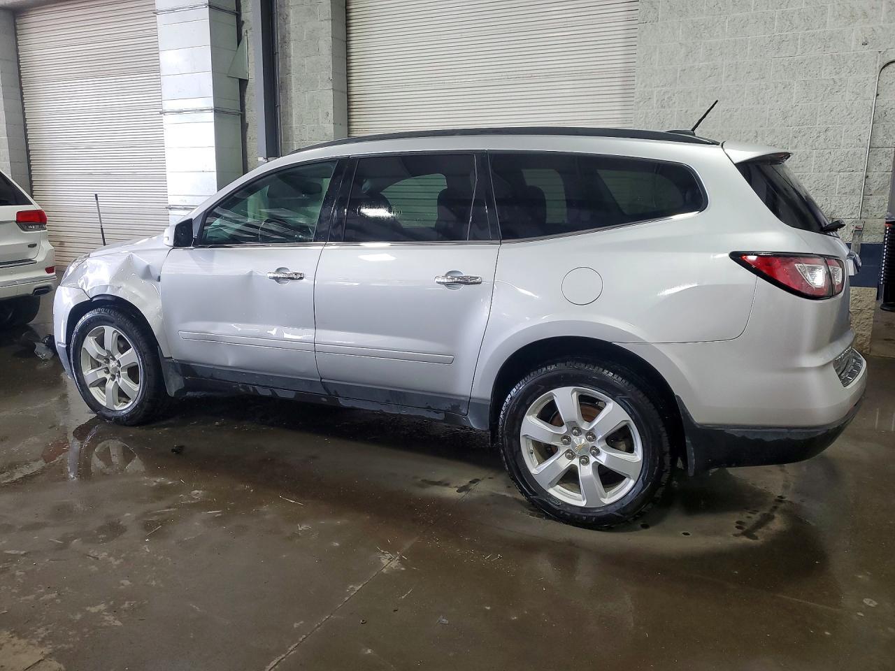 2017 Chevrolet Traverse Lt - Image 2