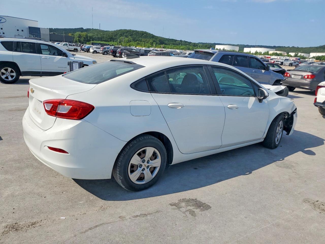 2018 Chevrolet Cruze Ls - Фото 3