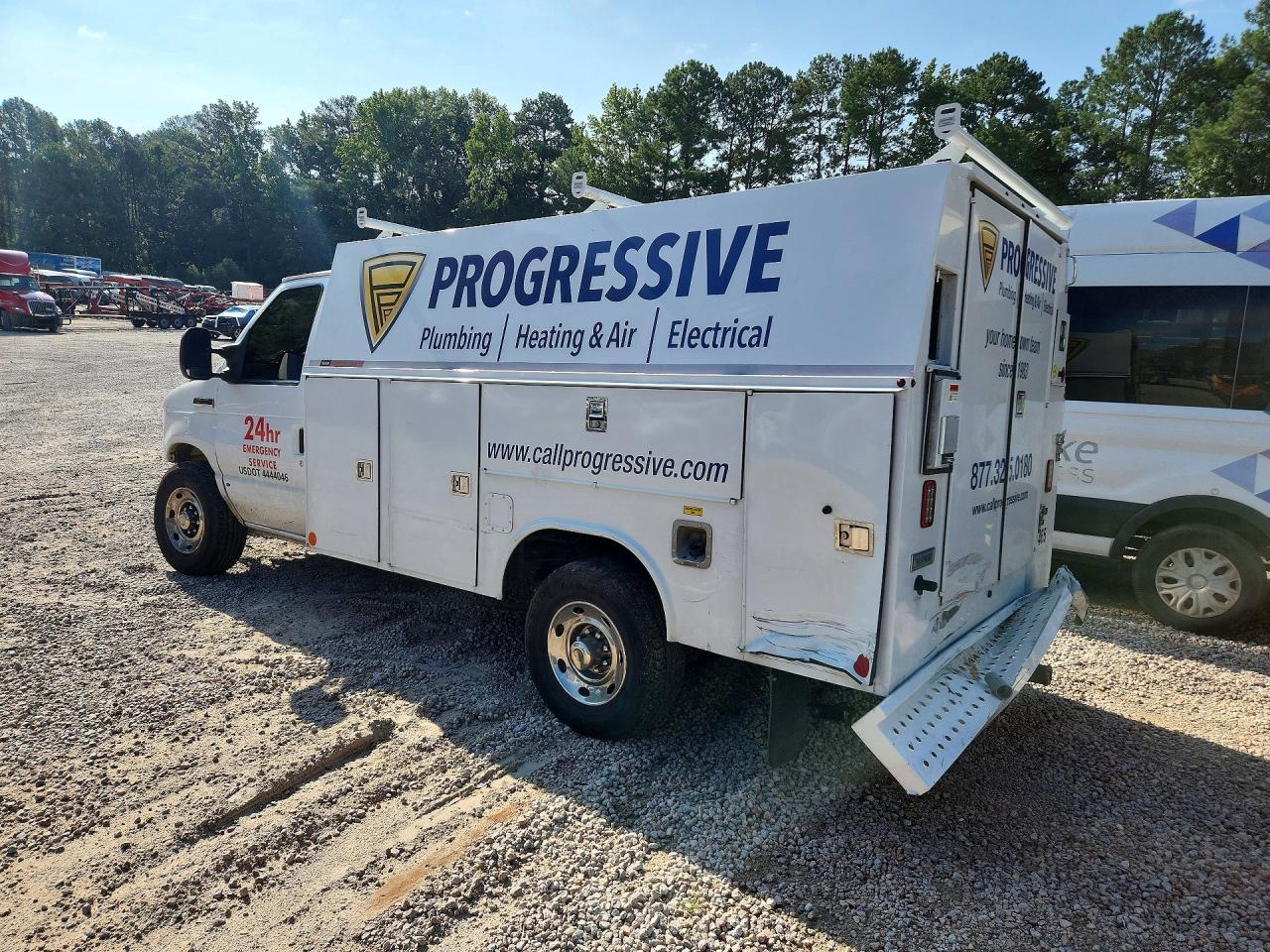 2023 Ford Econoline E350 Super Duty Cutaway Van - Фото 2