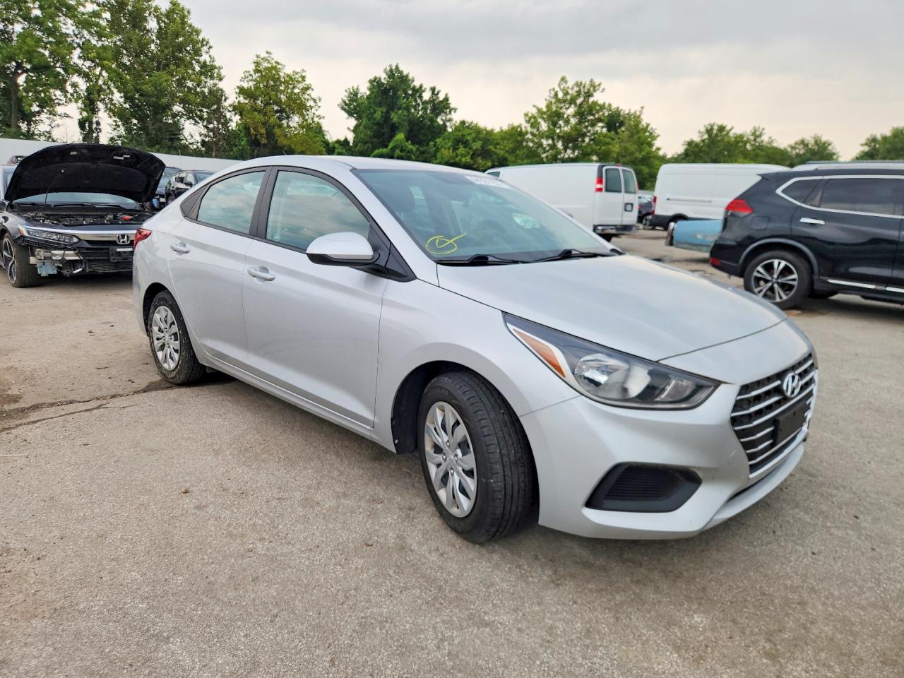 2021 Hyundai Accent Se - Фото 4
