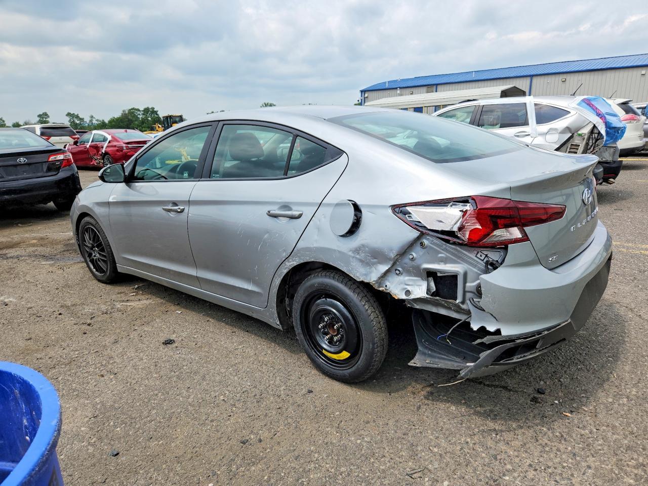 2020 Hyundai Elantra Se - Фото 2