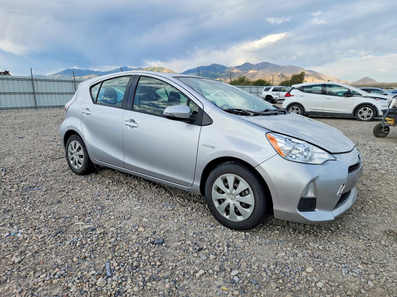 2014 Toyota Prius C Three - Фото 4
