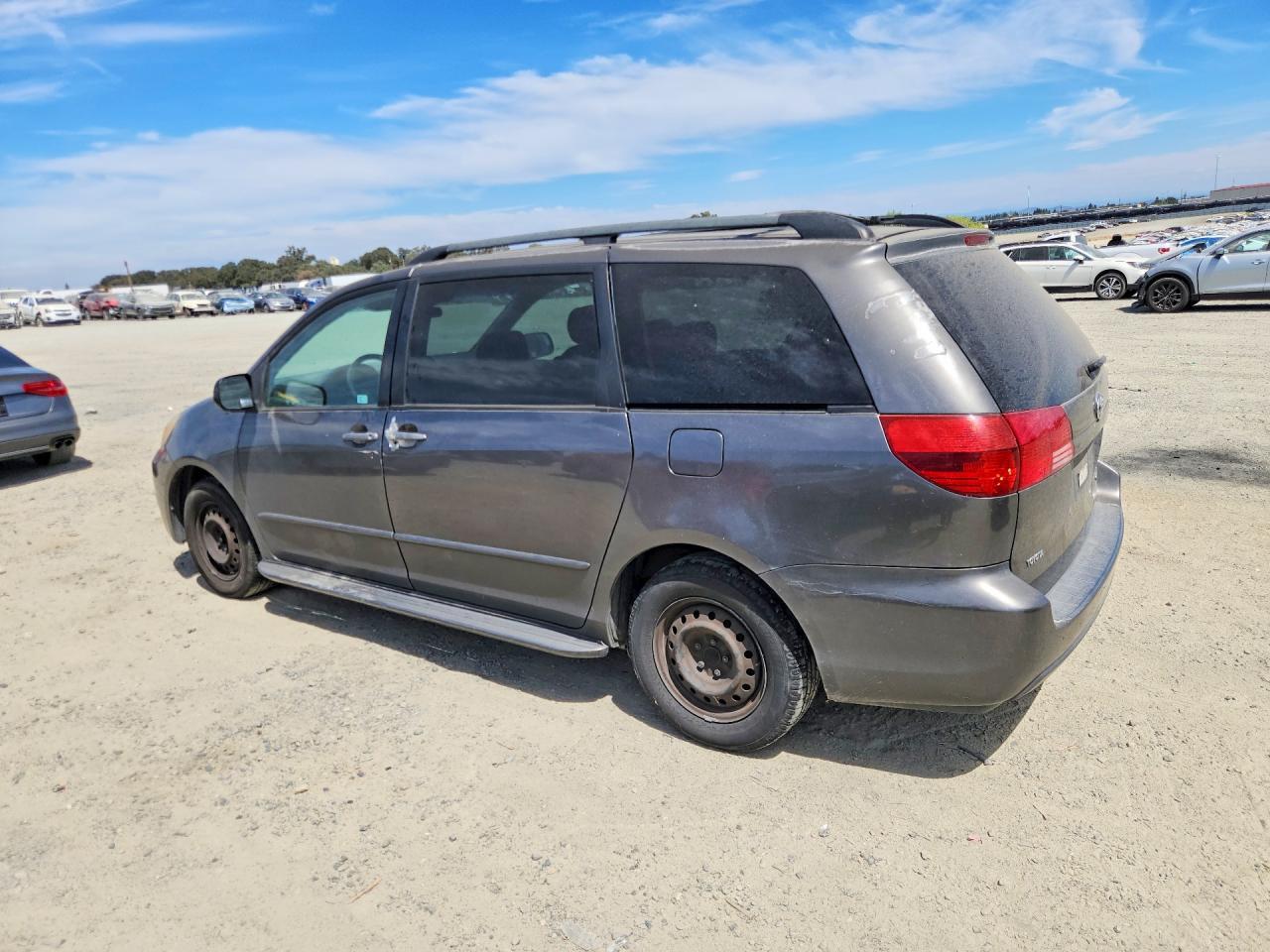 2004 Toyota Sienna Le 8 Passenger - Фото 2