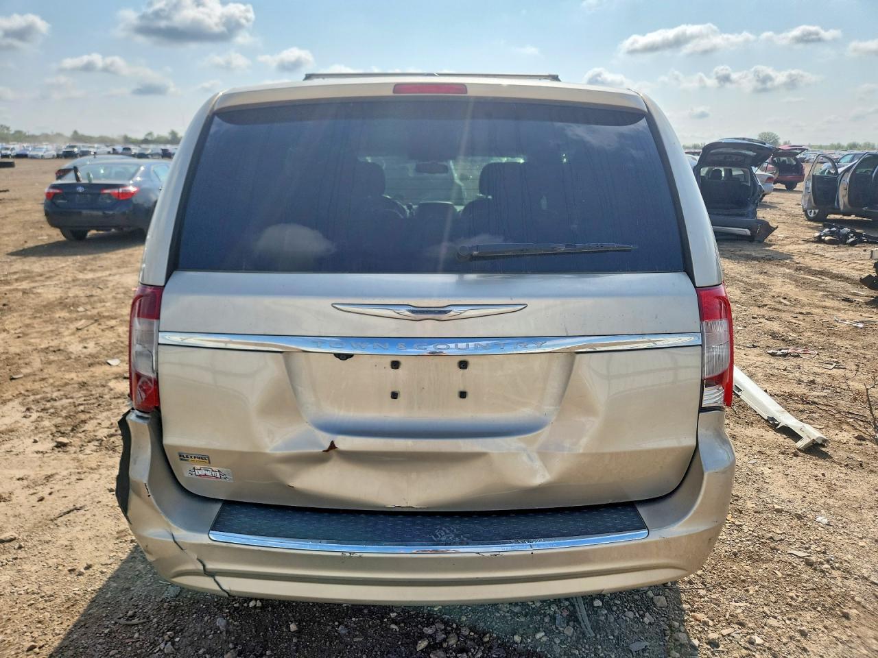 2014 Chrysler Town & Country Touring - Фото 6