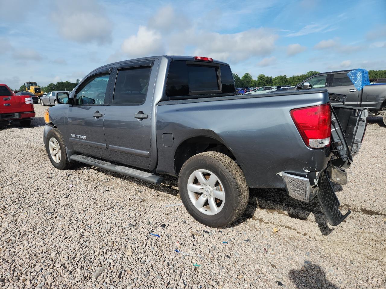 2013 Nissan Titan - Image 2