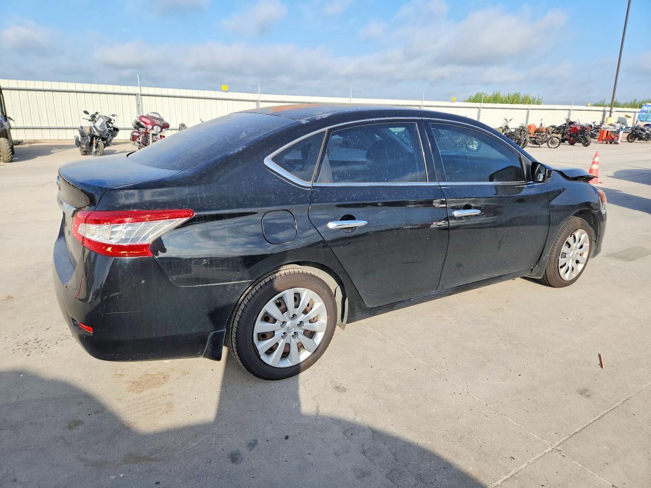 2015 Nissan Sentra S - Фото 3