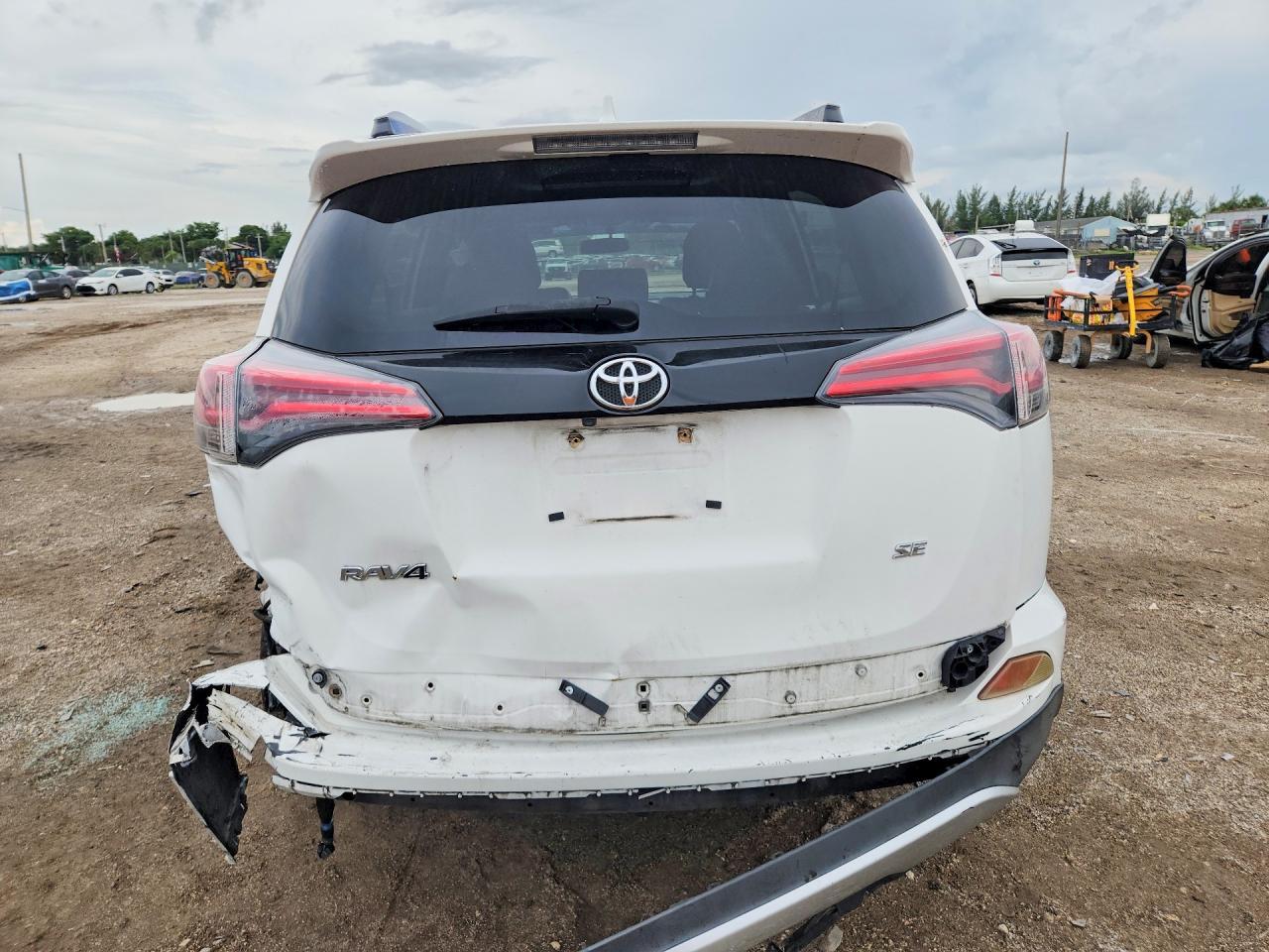 2016 Toyota Rav4 Se - Фото 6