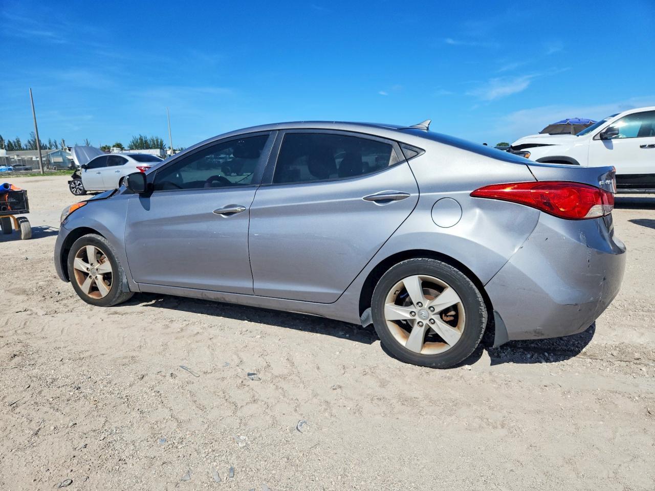 2012 Hyundai Elantra Gls - Image 2