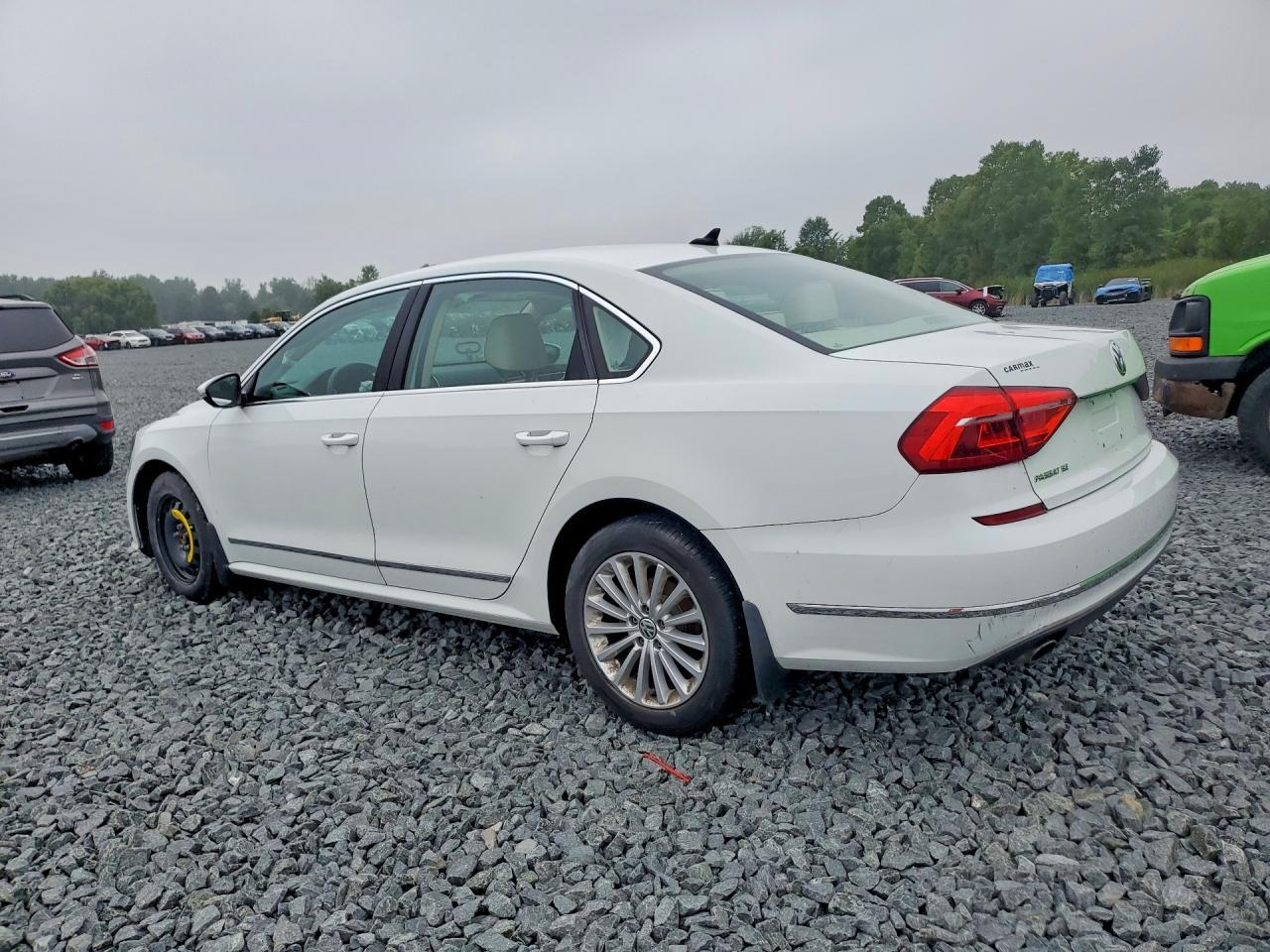 2016 Volkswagen Passat Se - Image 2