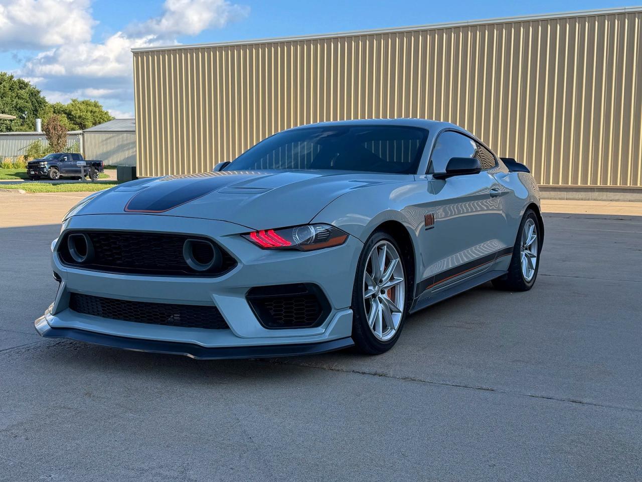 2022 Ford Mustang Mach I - Фото 2