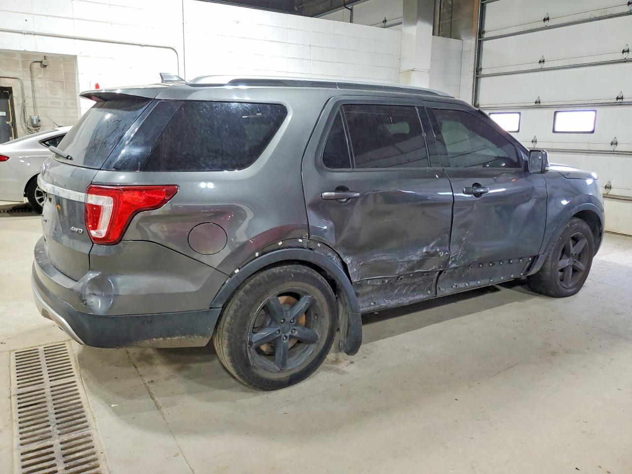 2016 Ford Explorer Xlt - Image 3