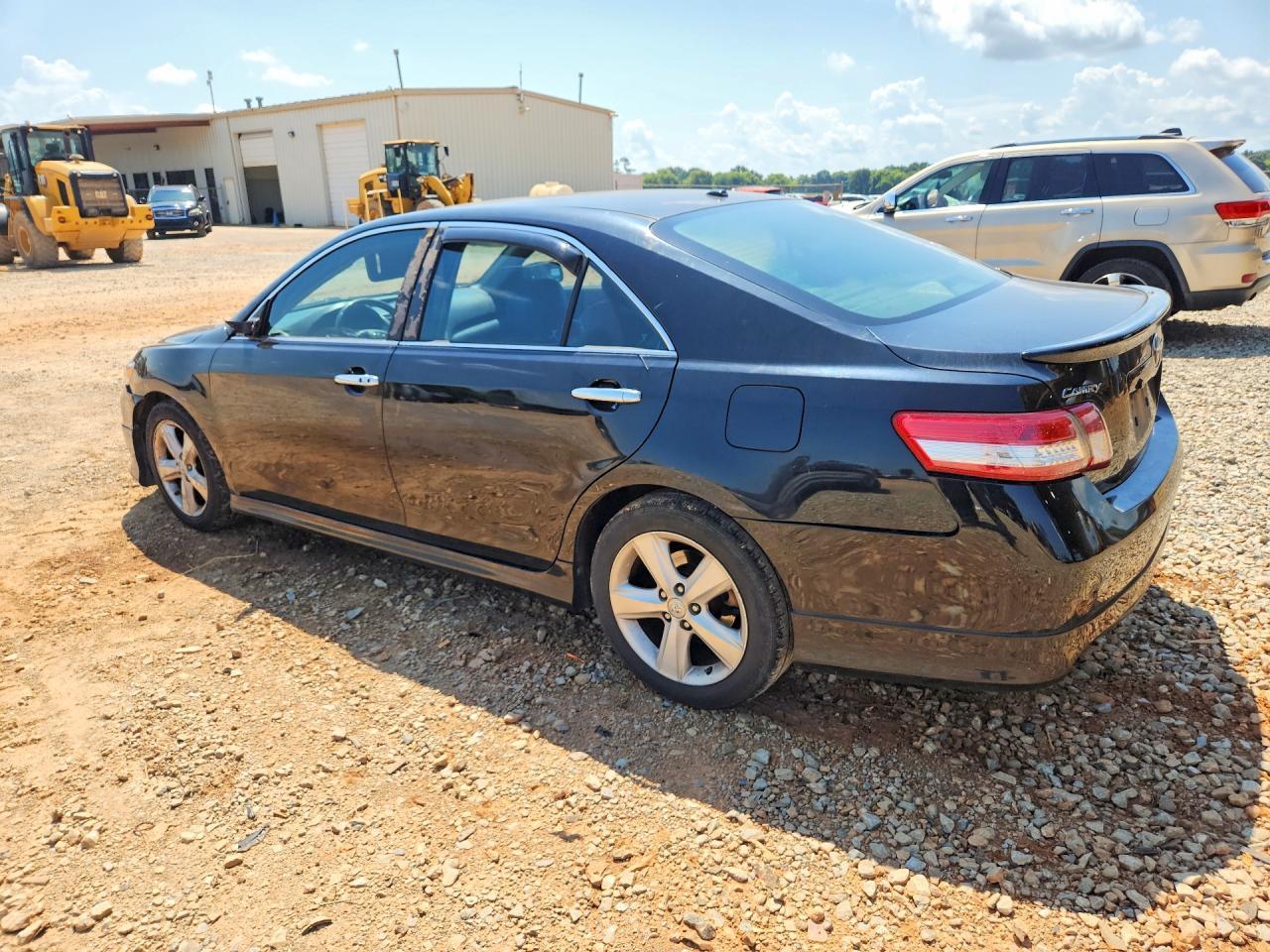 2011 Toyota Camry Se - Фото 2