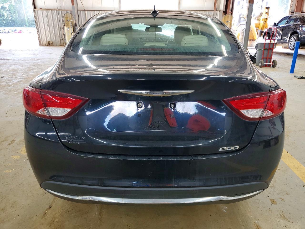 2016 Chrysler 200 Limited - Image 6
