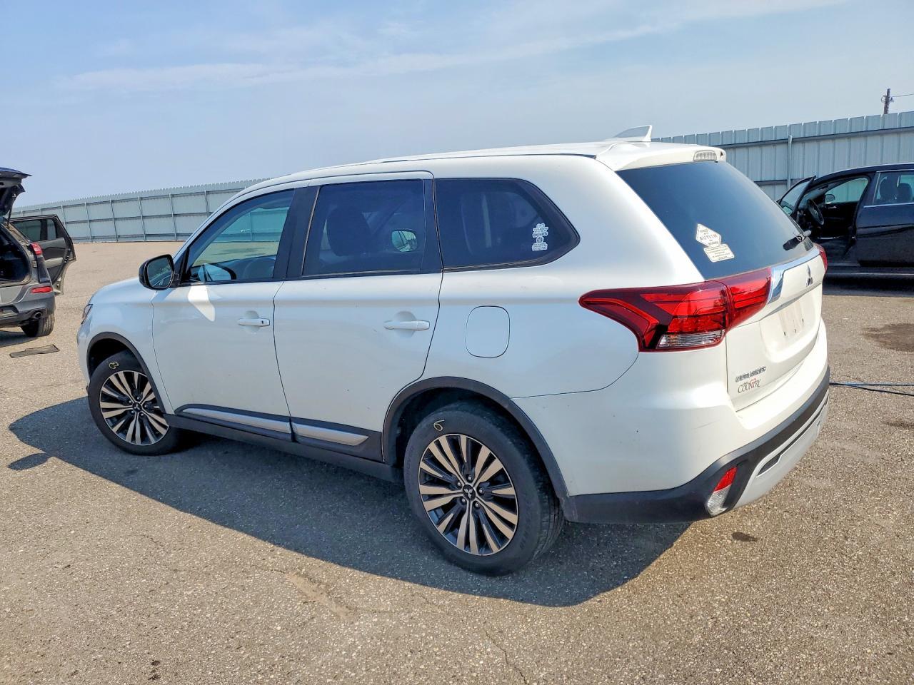 2020 Mitsubishi Outlander Se - Фото 2