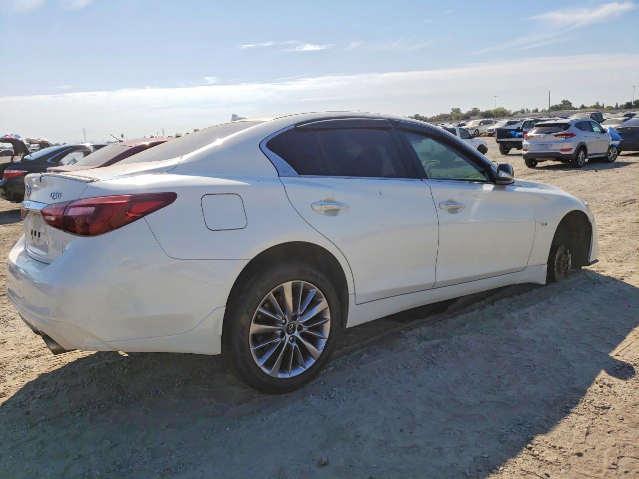 2018 Infiniti Q50 3.0T Luxe - Фото 3
