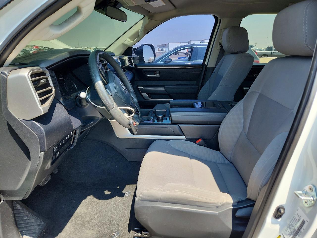 2023 Toyota Tundra Sr5 - Image 7