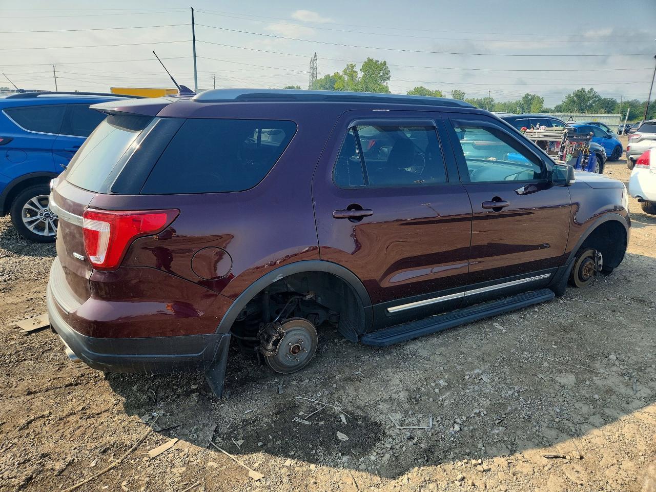 2019 Ford Explorer Xlt - Фото 3