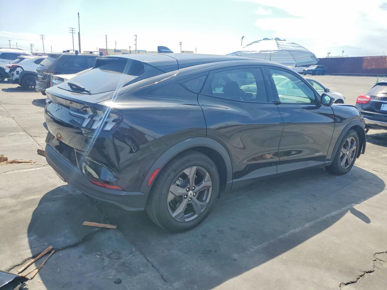 2022 Ford Mustang Mach-E Select - Image 3