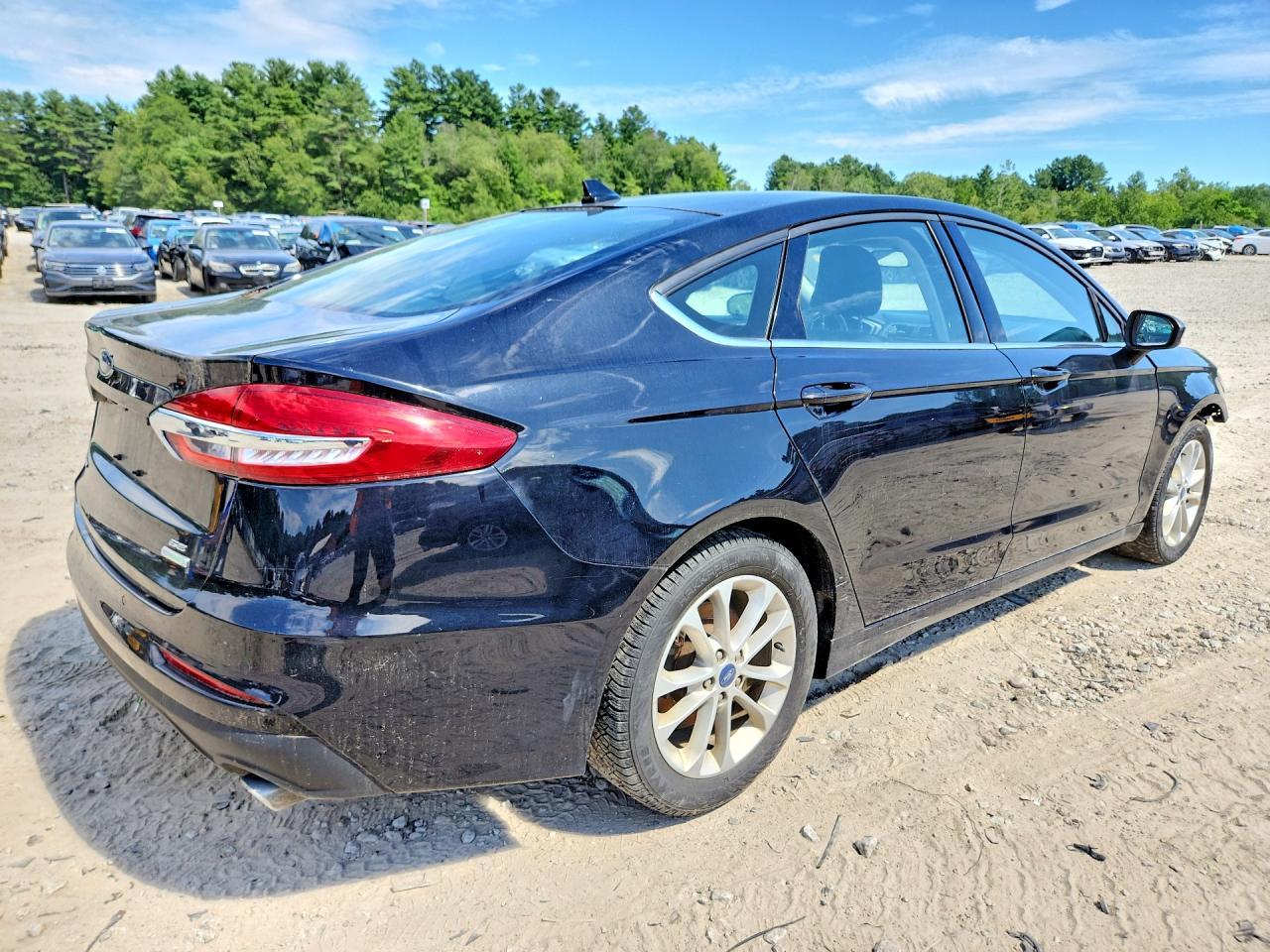 2019 Ford Fusion Se - Image 3