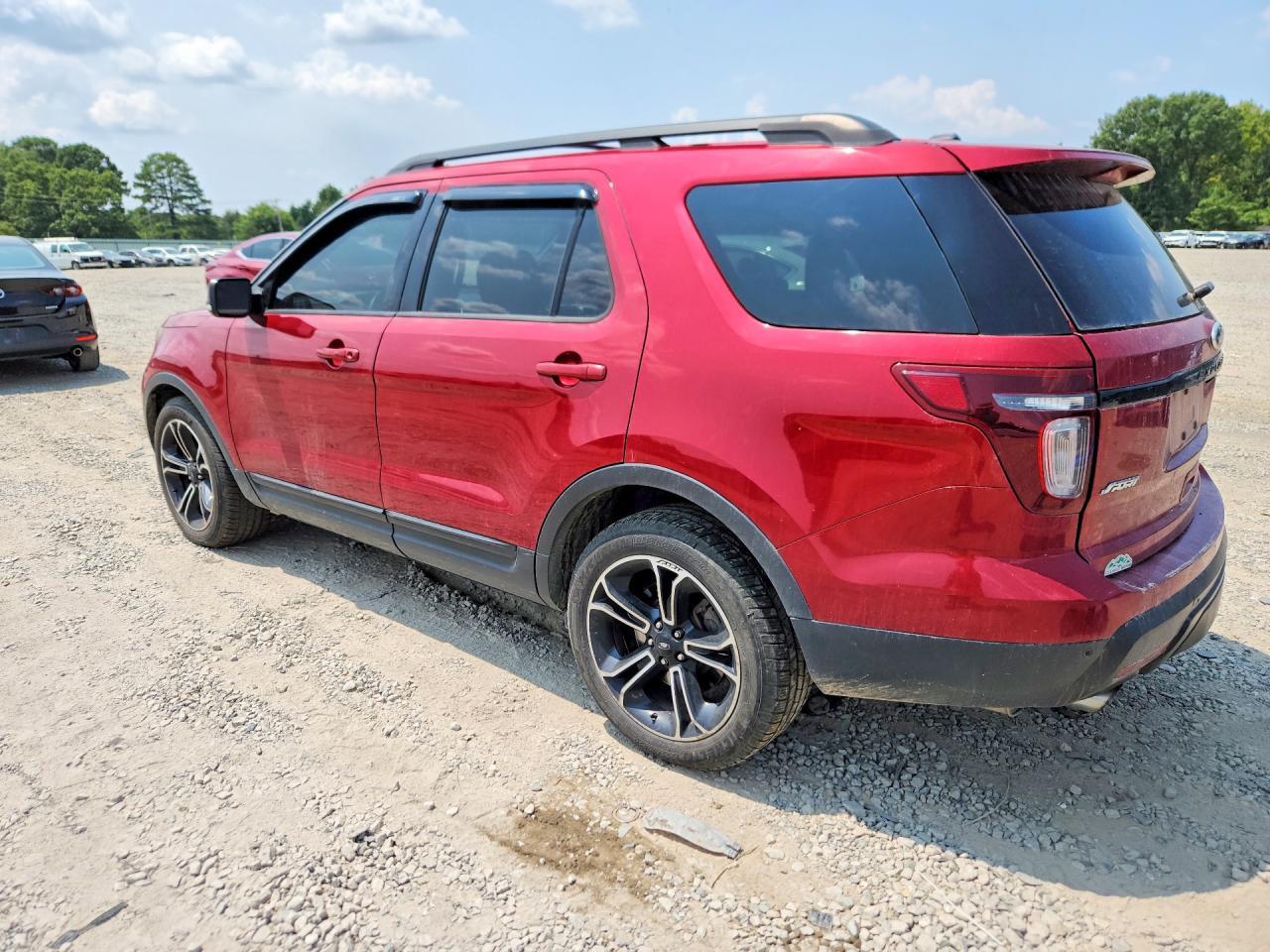 2015 Ford Explorer Sport - Image 2