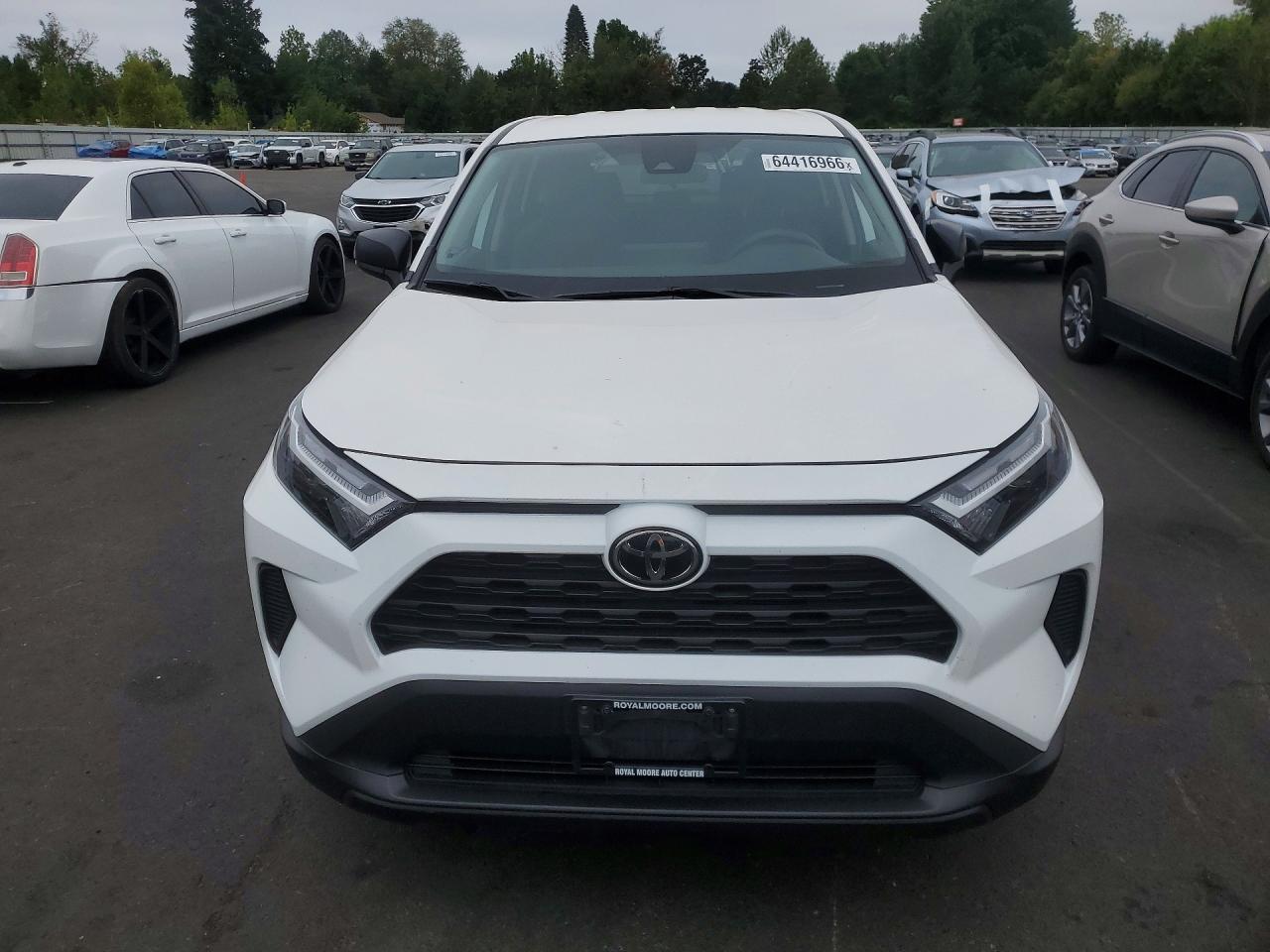 2025 Toyota Rav4 Le - Image 5