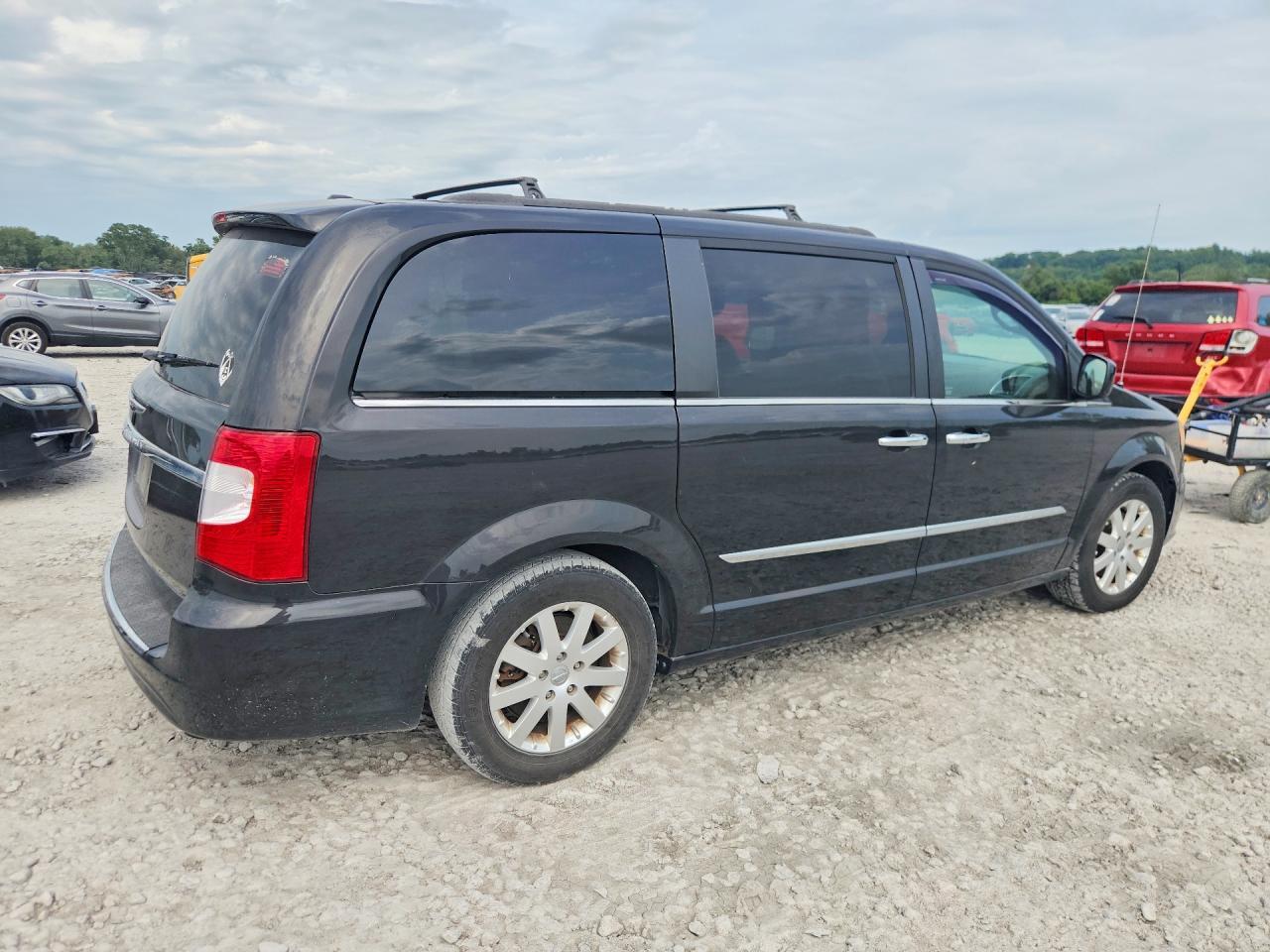 2014 Chrysler Town & Country Touring - Фото 3